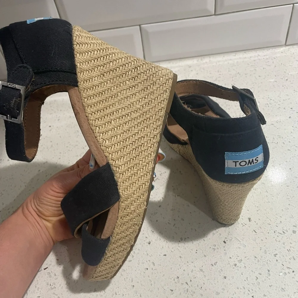 Toms elegant black